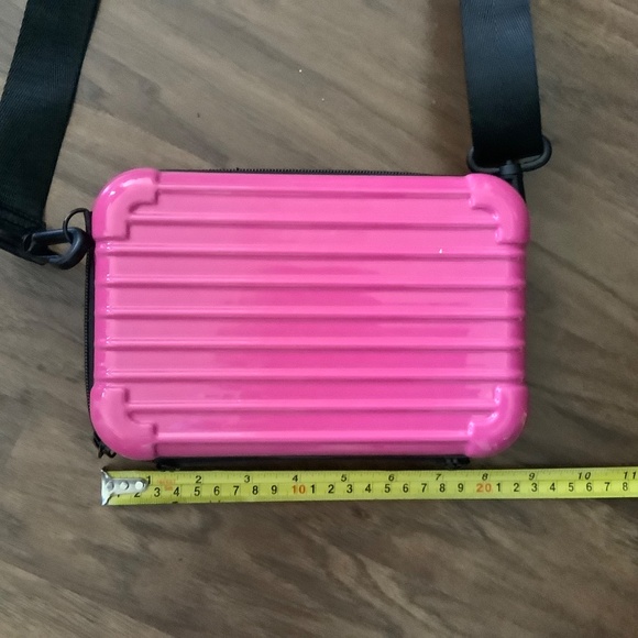 Cross body camera bag with black strap - Picture 5 of 7